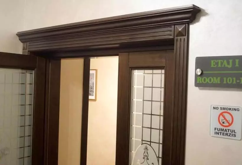 ホテル Pensiunea Romeo Resort