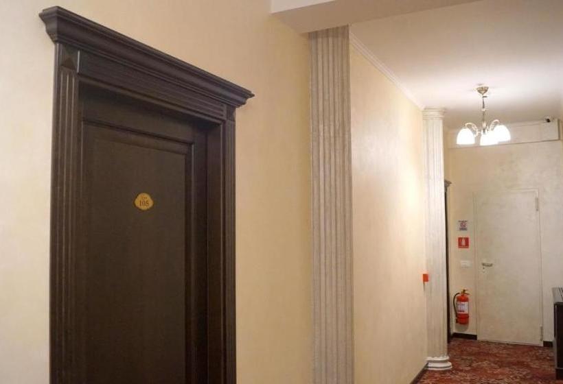 هتل Pensiunea Romeo Resort