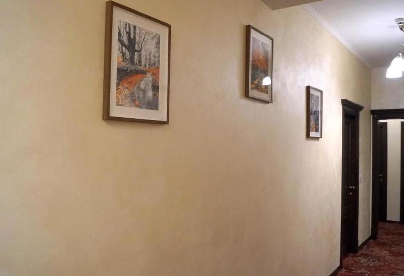 هتل Pensiunea Romeo Resort