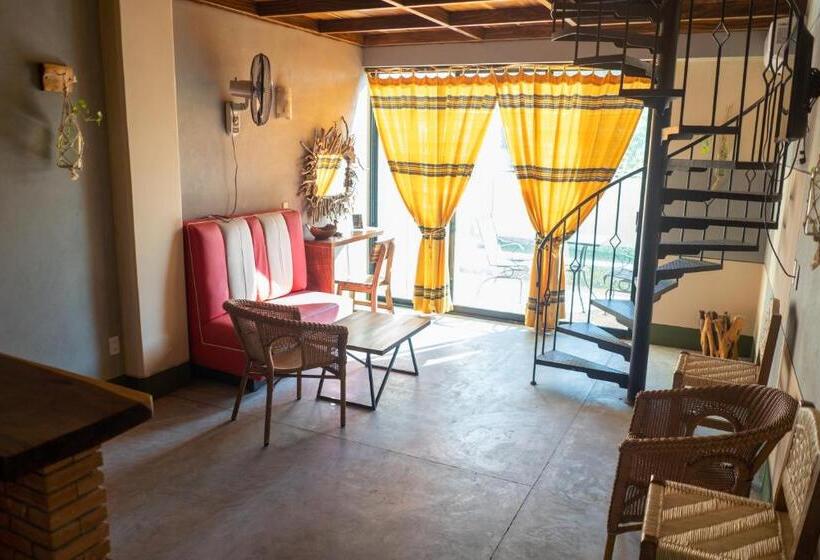 Madre Tierra Hotel & Coworking & Hostal