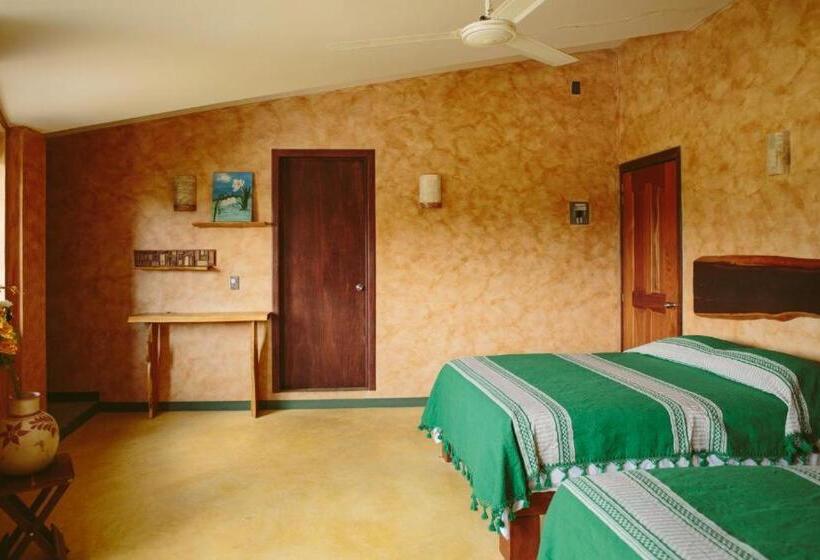 Madre Tierra Hotel & Coworking & Hostal