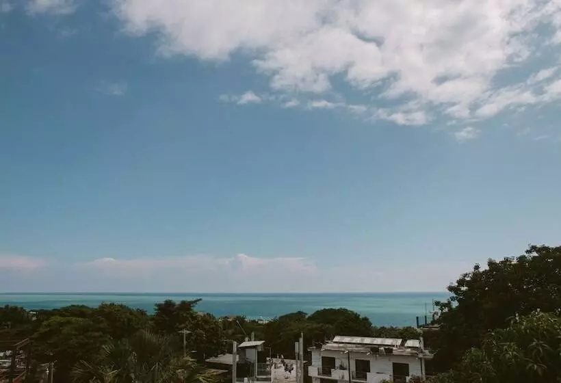 Madre Tierra Hotel & Coworking & Hostal