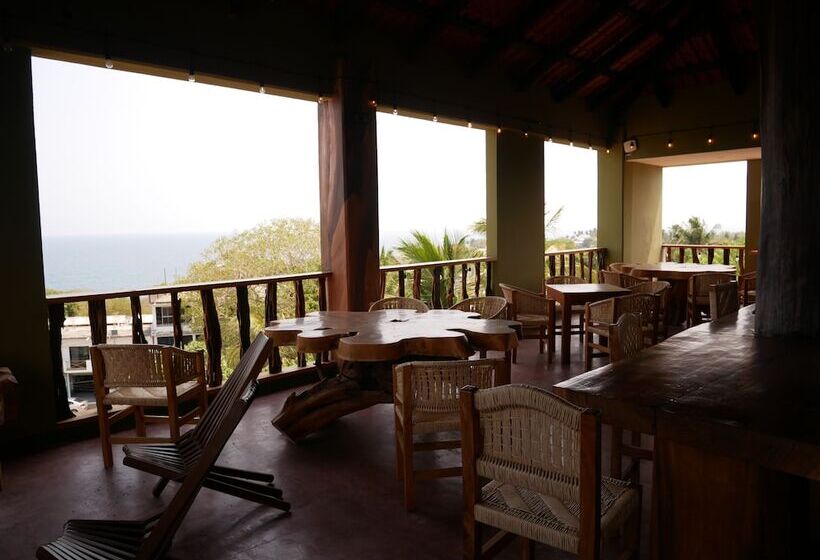 Madre Tierra Hotel & Coworking & Hostal