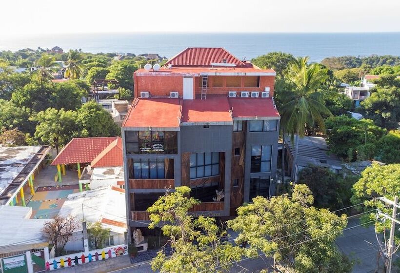 Madre Tierra Hotel & Coworking & Hostal