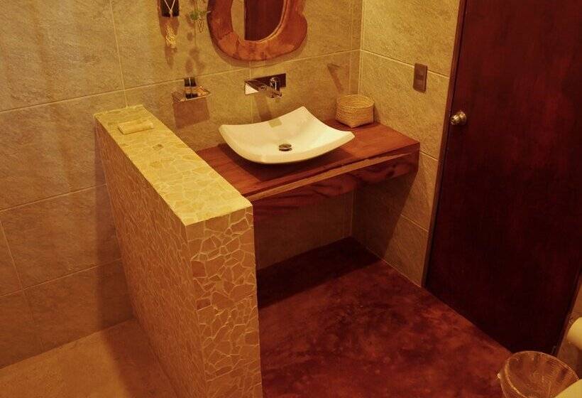 Madre Tierra Hotel & Coworking & Hostal