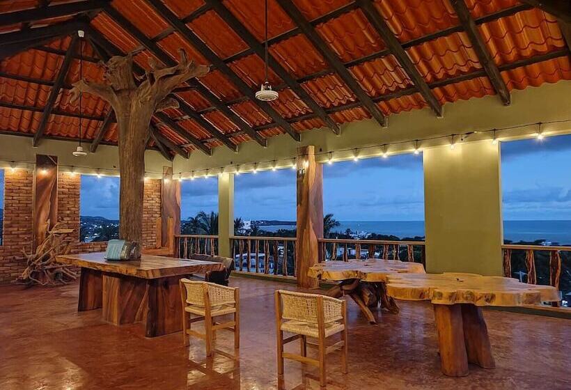 Madre Tierra Hotel & Coworking & Hostal