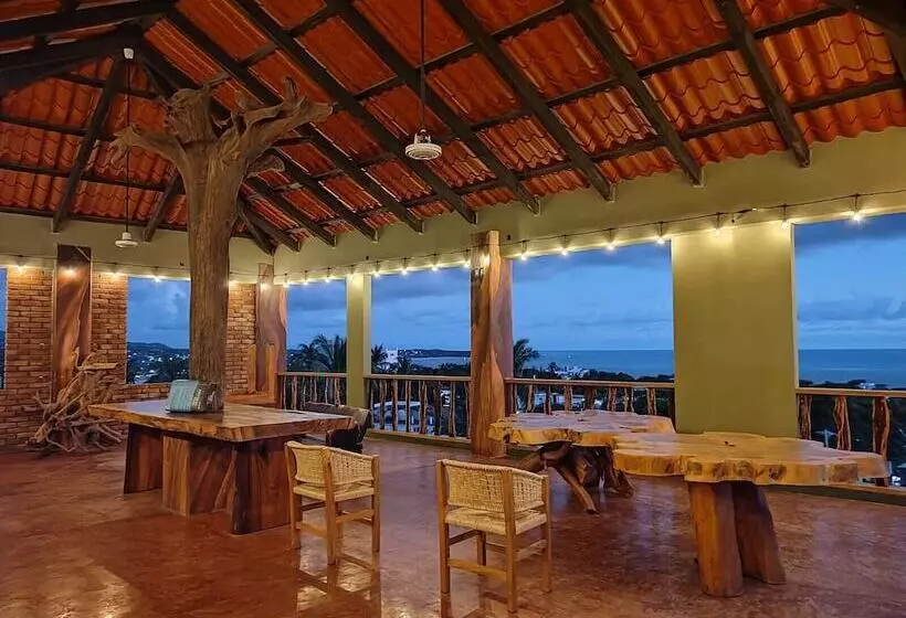 Madre Tierra Hotel & Coworking & Hostal