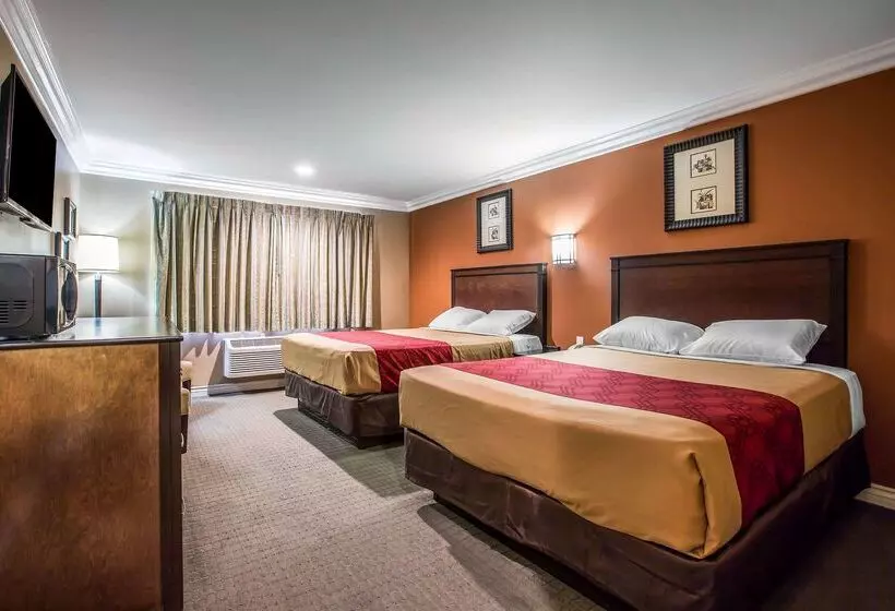 Отель Baymont By Wyndham Ontario