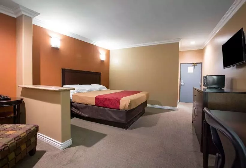 Отель Baymont By Wyndham Ontario