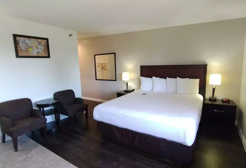 Отель Baymont By Wyndham Ontario