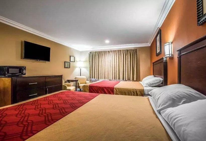 Отель Baymont By Wyndham Ontario