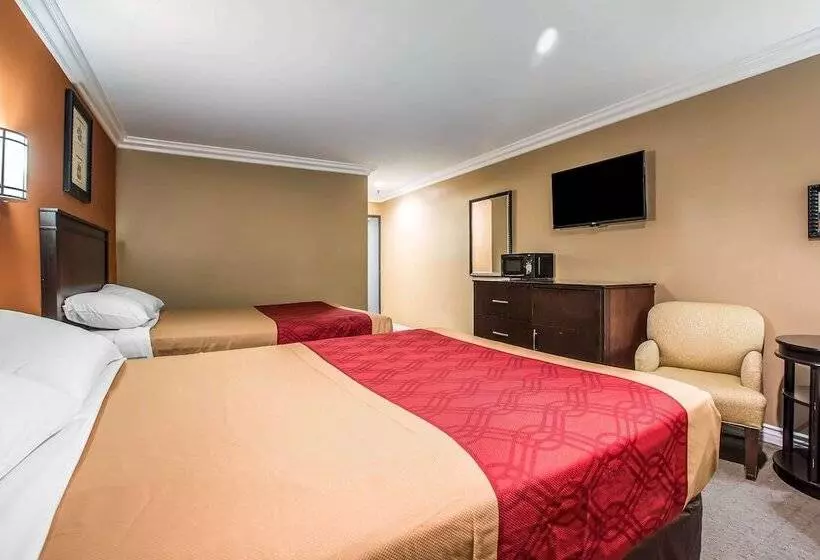 Отель Baymont By Wyndham Ontario