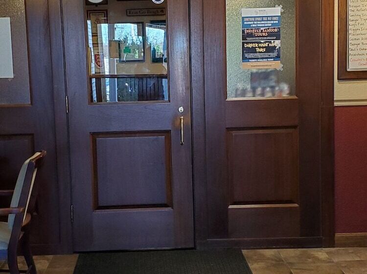 בית מלון כפרי Fireside Inn And Suites Bangor