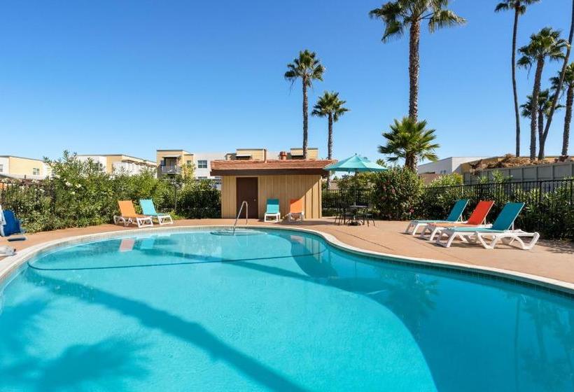 فندق Howard Johnson By Wyndham San Diego State University Area