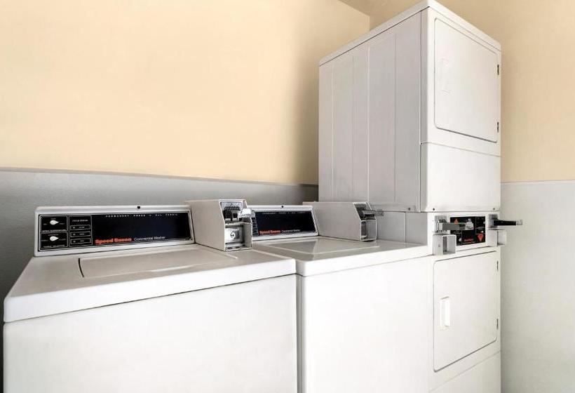 فندق Howard Johnson By Wyndham San Diego State University Area