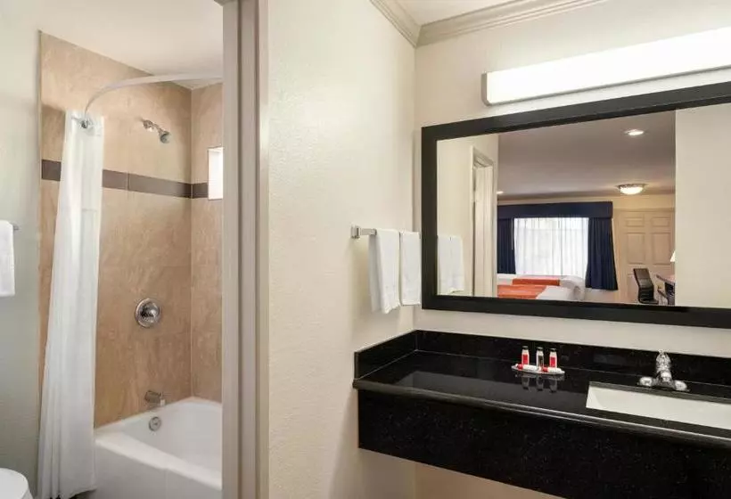 酒店 Howard Johnson By Wyndham San Diego State University Area