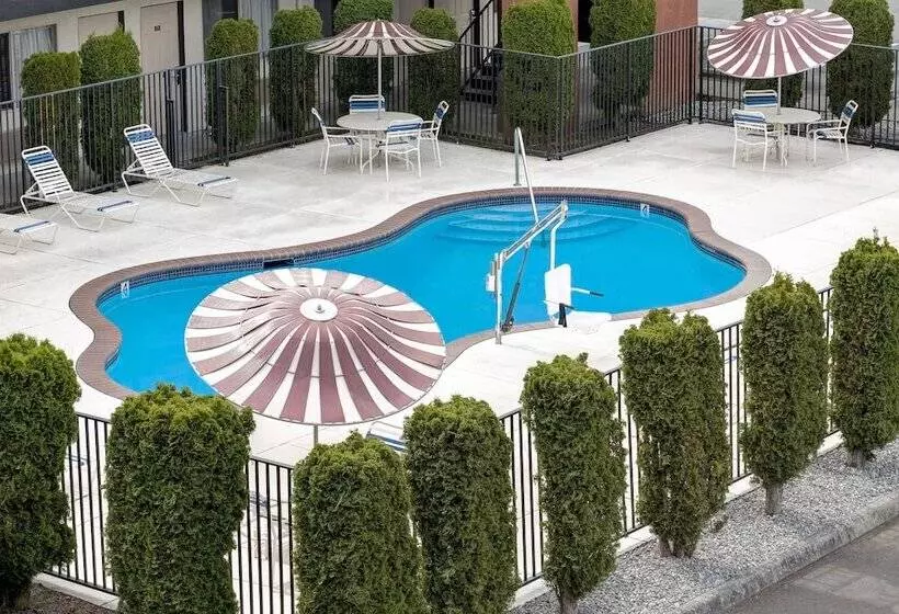 هتل Olympic Inn & Suites Port Angeles