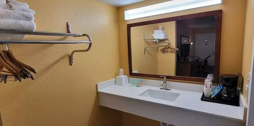 هتل Olympic Inn & Suites Port Angeles