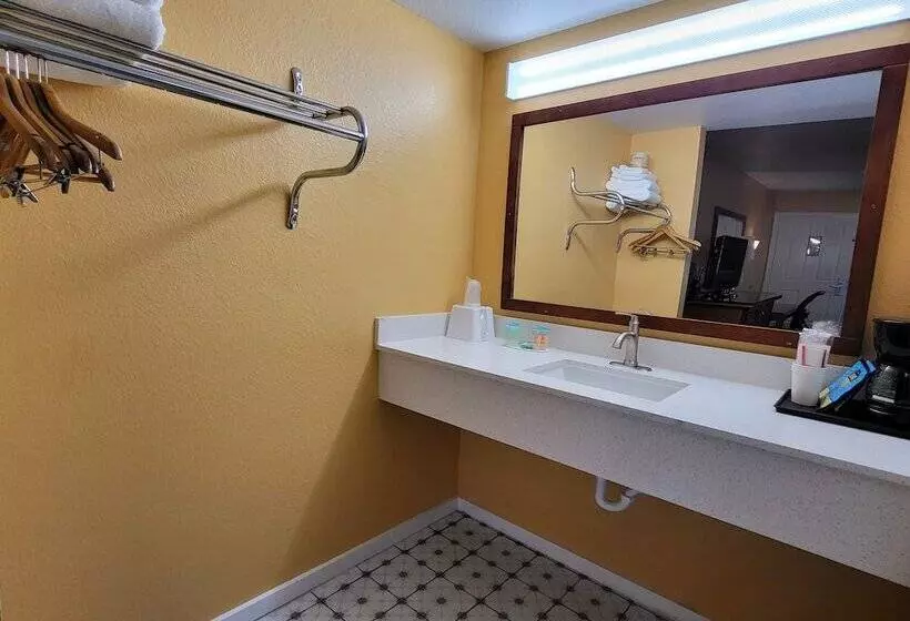 هتل Olympic Inn & Suites Port Angeles