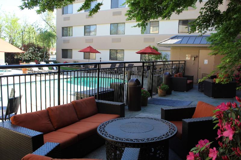 هتل Oxford Suites Redding
