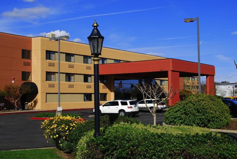 هتل Oxford Suites Redding