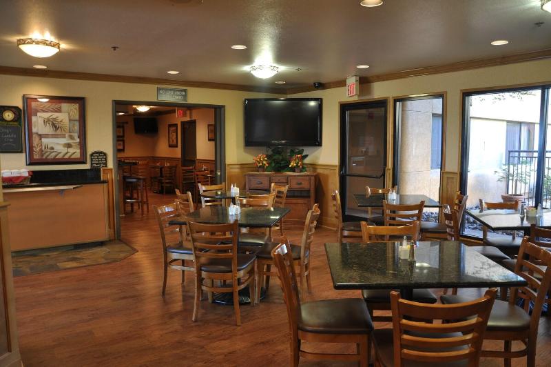 هتل Oxford Suites Redding