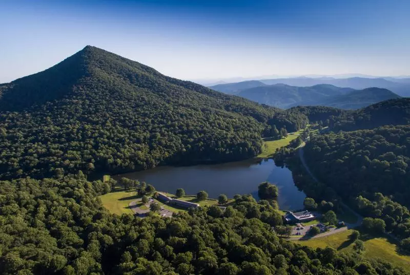 ホテル Peaks Of Otter Lodge