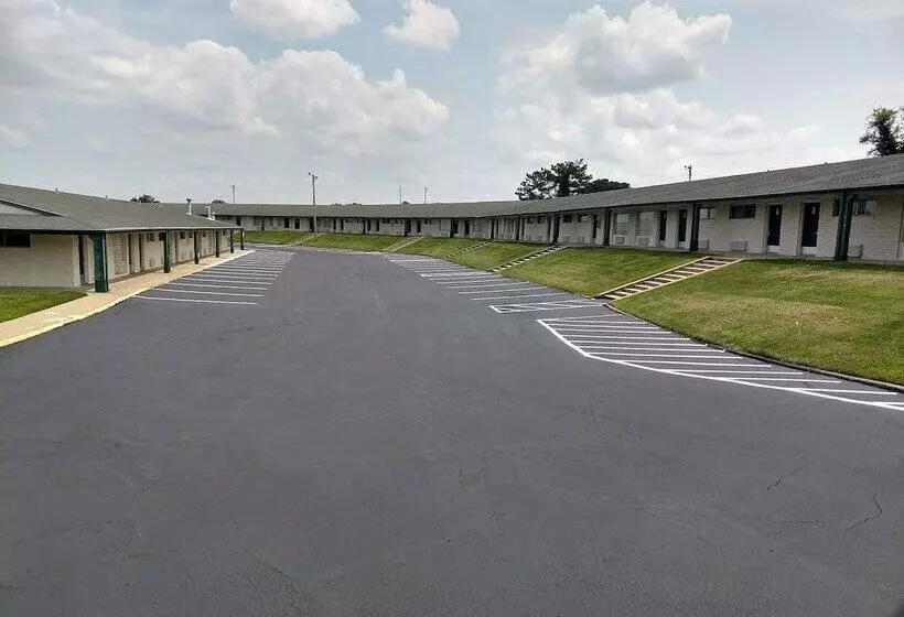 Отель Topeka Plaza Inn