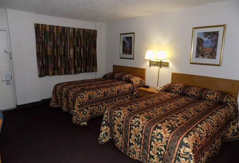 Отель Topeka Plaza Inn