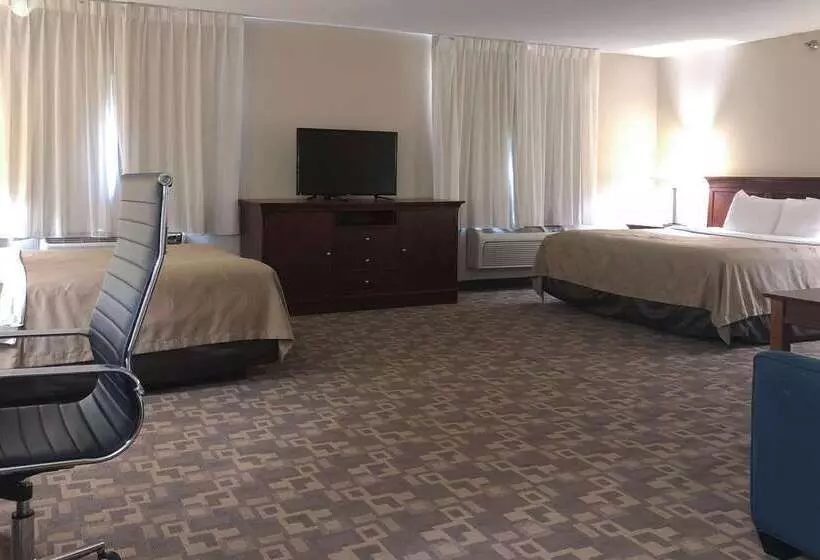 Отель Quality Inn I70 At Wanamaker