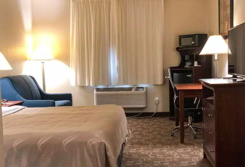 Отель Quality Inn I70 At Wanamaker