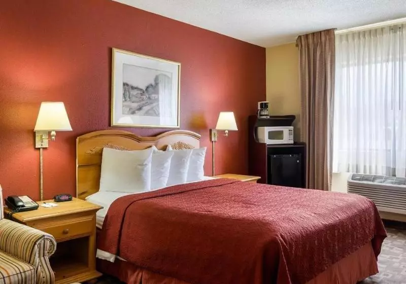 Отель Quality Inn I70 At Wanamaker