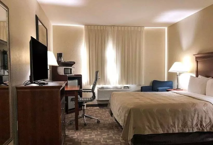 Отель Quality Inn I70 At Wanamaker