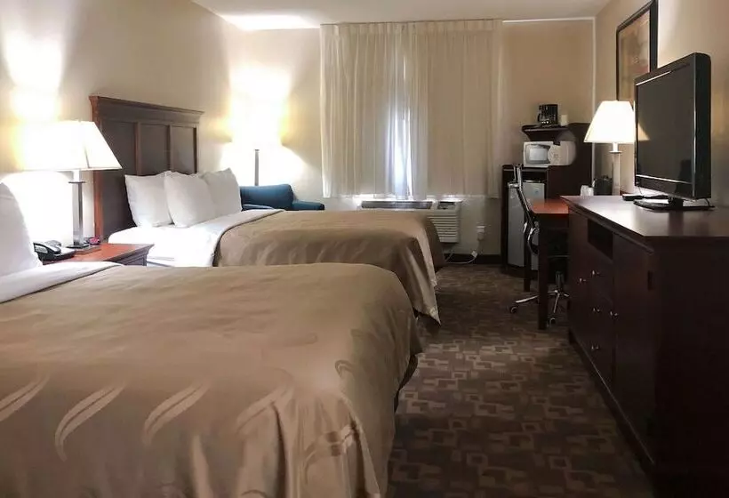 Отель Quality Inn I70 At Wanamaker