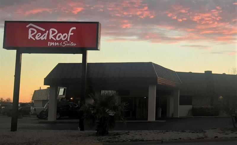 בית מלון כפרי Red Roof Inn & Suites San Angelo