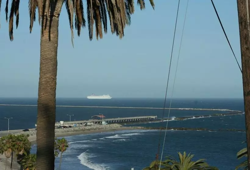 Мотель Pacific Inn & Suites