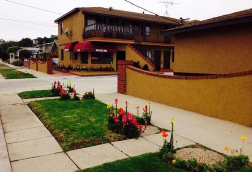 모텔 Pacific Inn & Suites