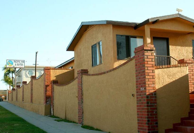 모텔 Pacific Inn & Suites