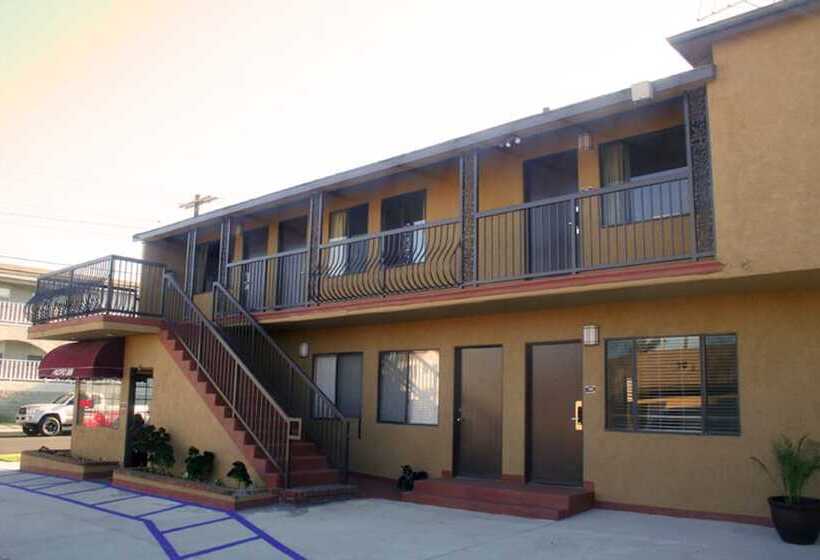 모텔 Pacific Inn & Suites