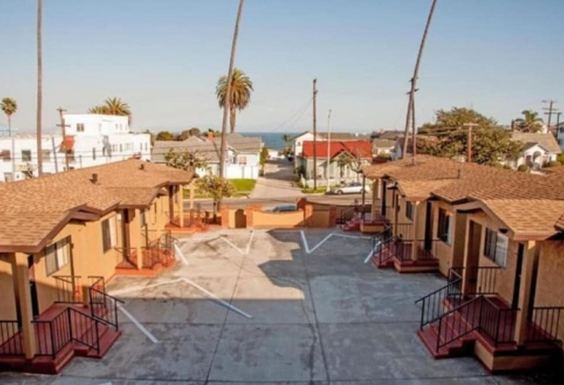 모텔 Pacific Inn & Suites