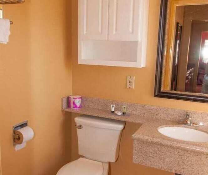 모텔 Pacific Inn & Suites