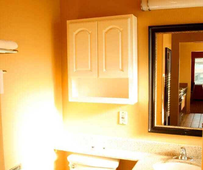 모텔 Pacific Inn & Suites