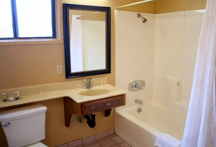 Мотель Pacific Inn & Suites