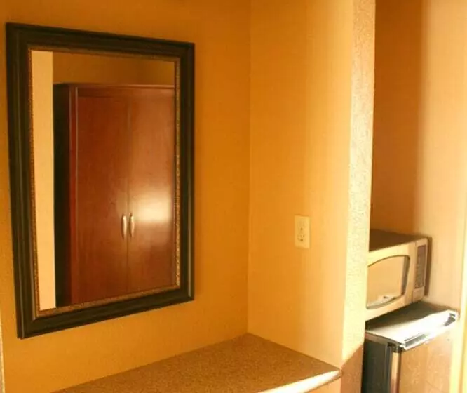 Мотель Pacific Inn & Suites