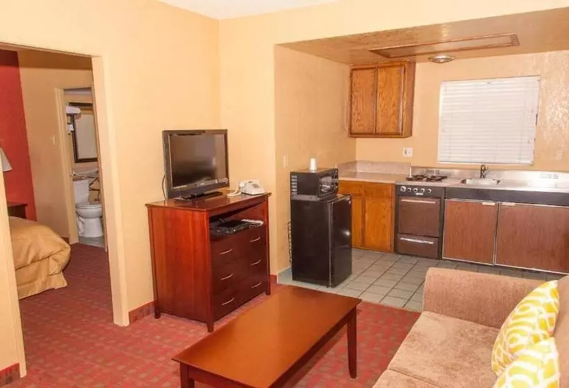 Мотель Pacific Inn & Suites