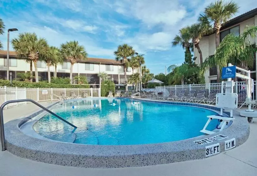 استراحتگاه Club Wyndham Orlando International