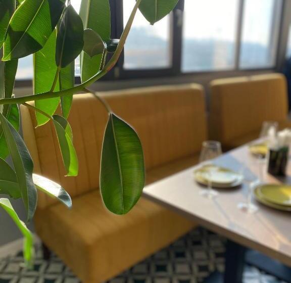 فندق على الطريق Dr House