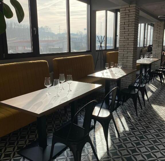 فندق على الطريق Dr House