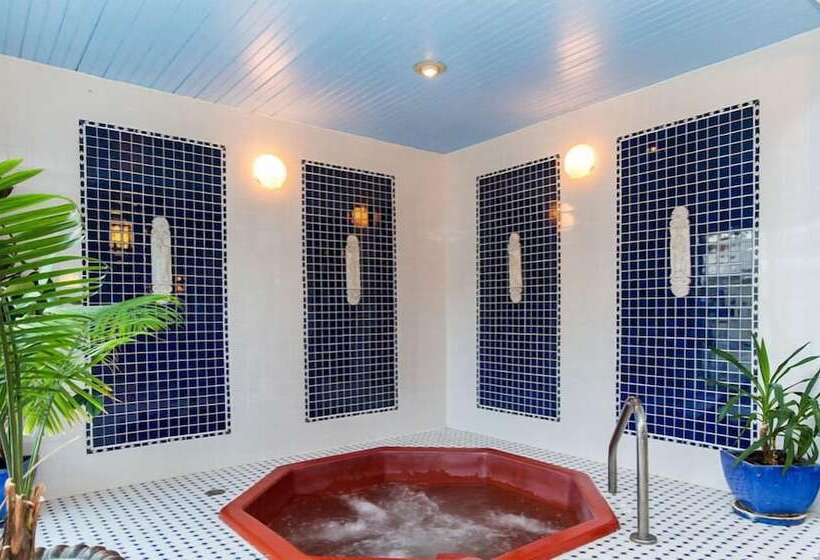 Отель Copperhood Retreat & Spa