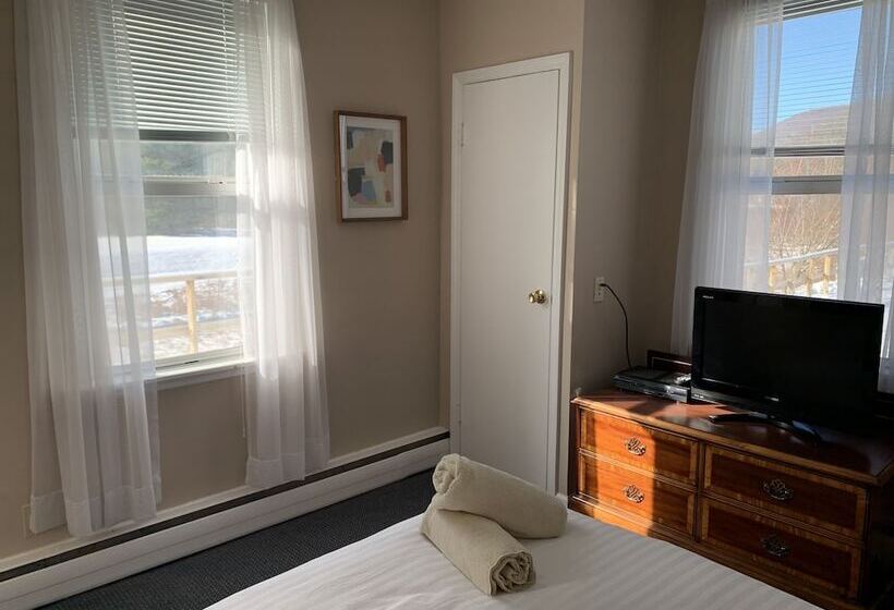 Отель Copperhood Retreat & Spa